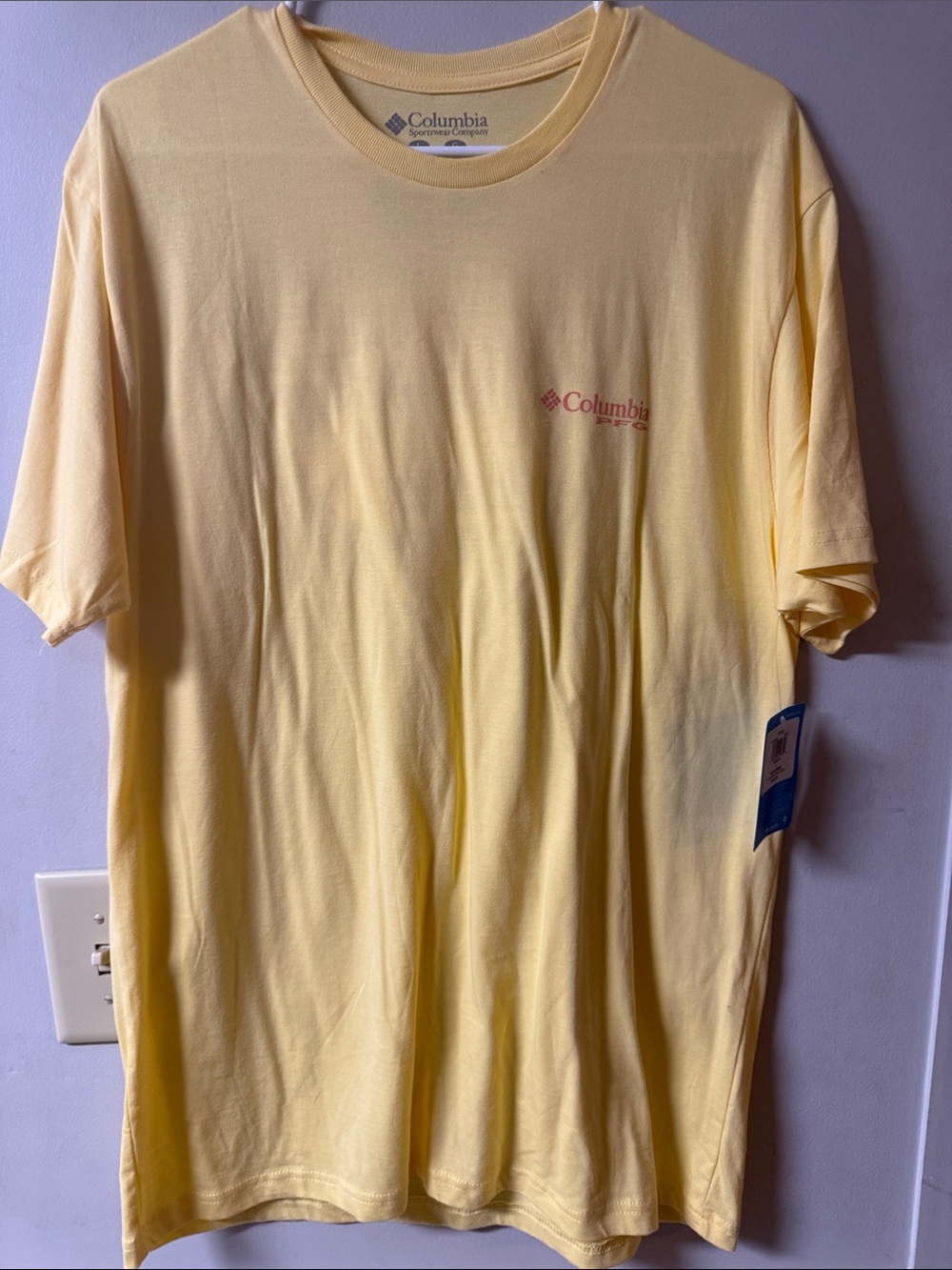 Columbia Men’s Short-Sleeve Tee in Pale Yellow with Pink Logo